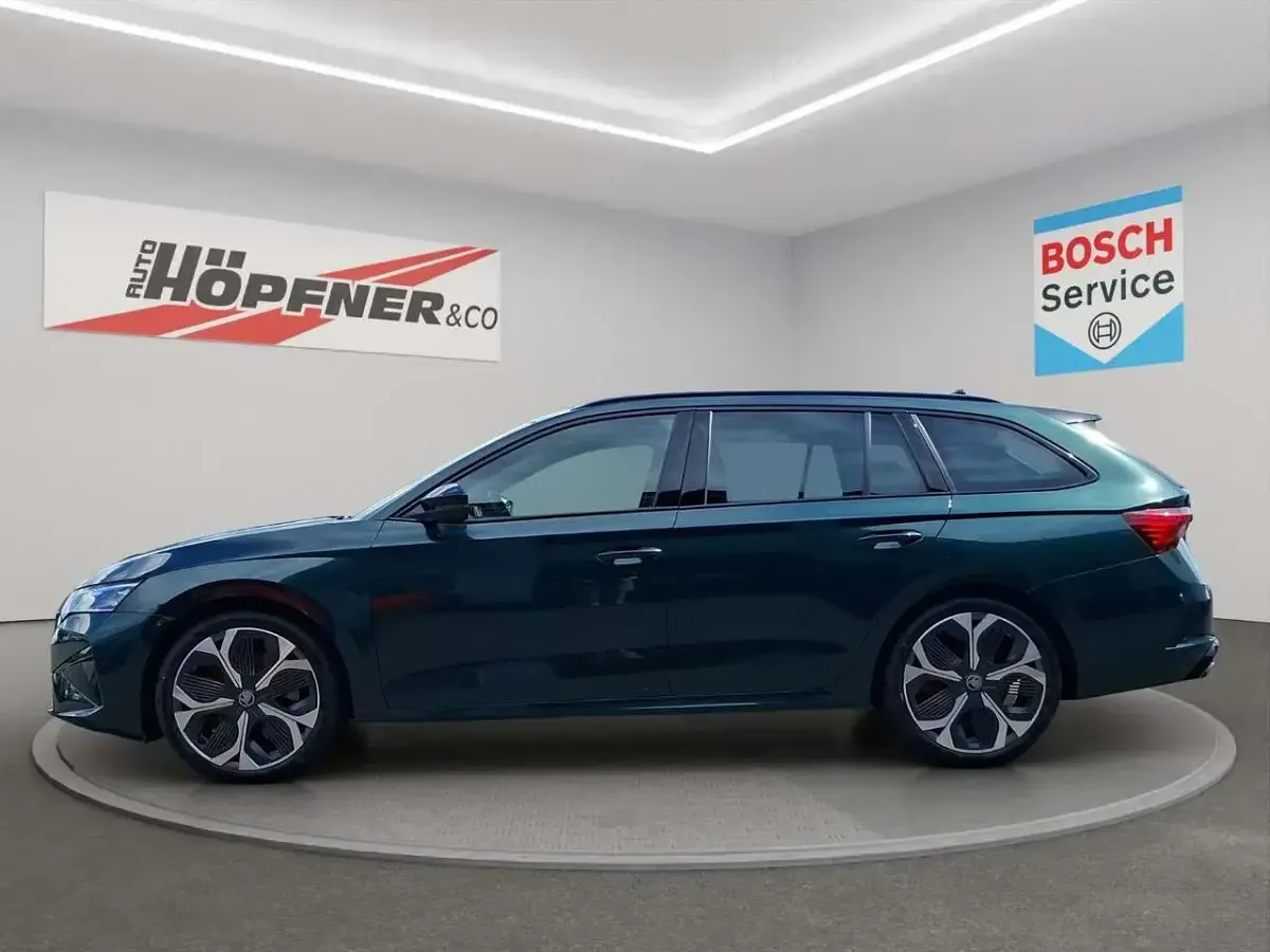 Neu Skoda Octavia RS 265 PS (194 kW) 2026 Grün Kombi