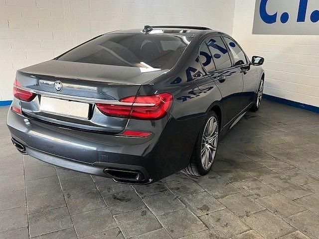 Gebraucht BMW 750 M Sport 449 PS (330 kW) 2016 Grau Limousine