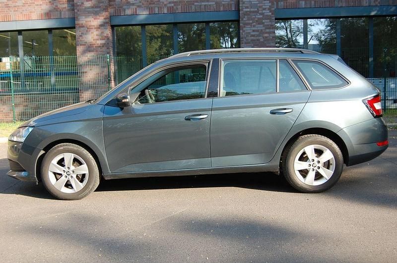 Grau Gebraucht 2019 Skoda Fabia Ambition Kombi | 10.890 € (Guter Preis) - Bild 1/4