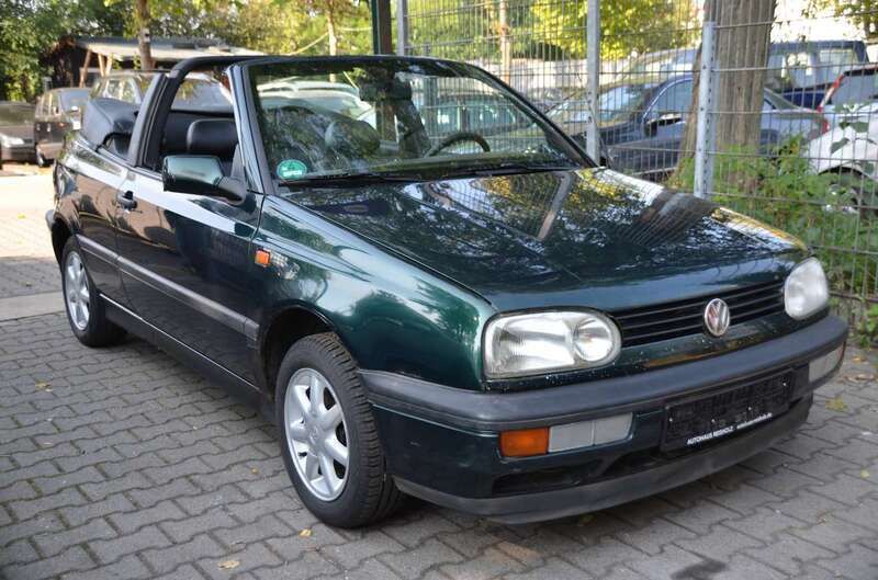 Grün Gebraucht 1994 VW Golf Cabriolet Highline Cabrio | 1.100 € - Bild 1/4