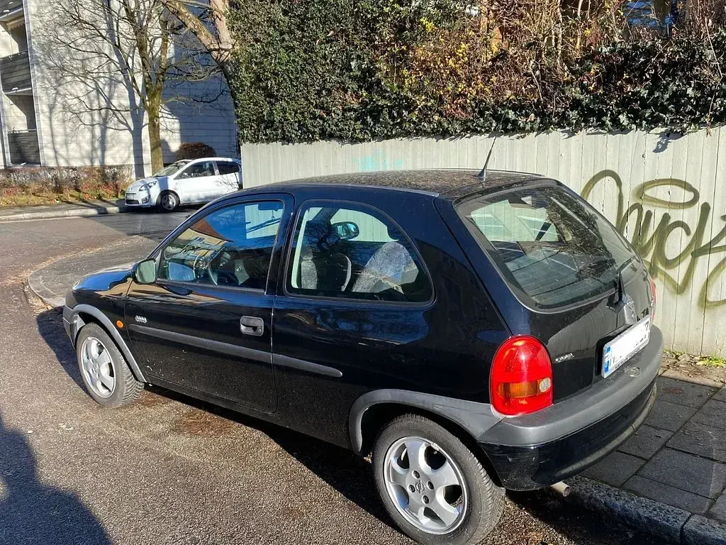 Gebraucht Opel Corsa Edition 65 PS (47 kW) 2000 Schwarz Limousine