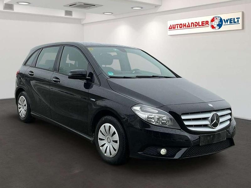 Gebraucht Mercedes B180 122 PS (89 kW) 2012 Schwarz Van / Kleinbus
