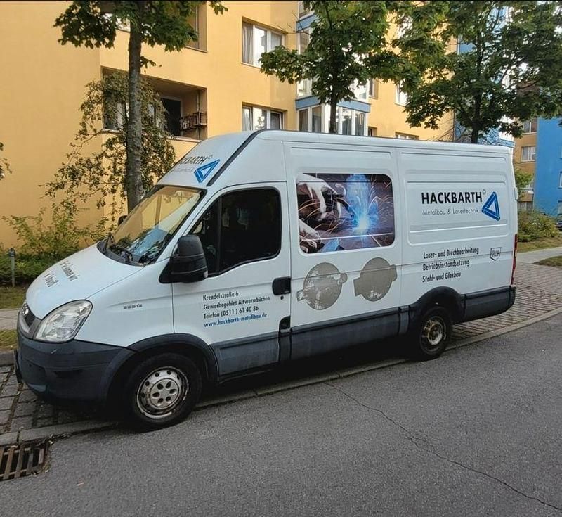 Weiß Gebraucht 2011 Iveco Daily | 5.950 € (Guter Preis) - Bild 1/4