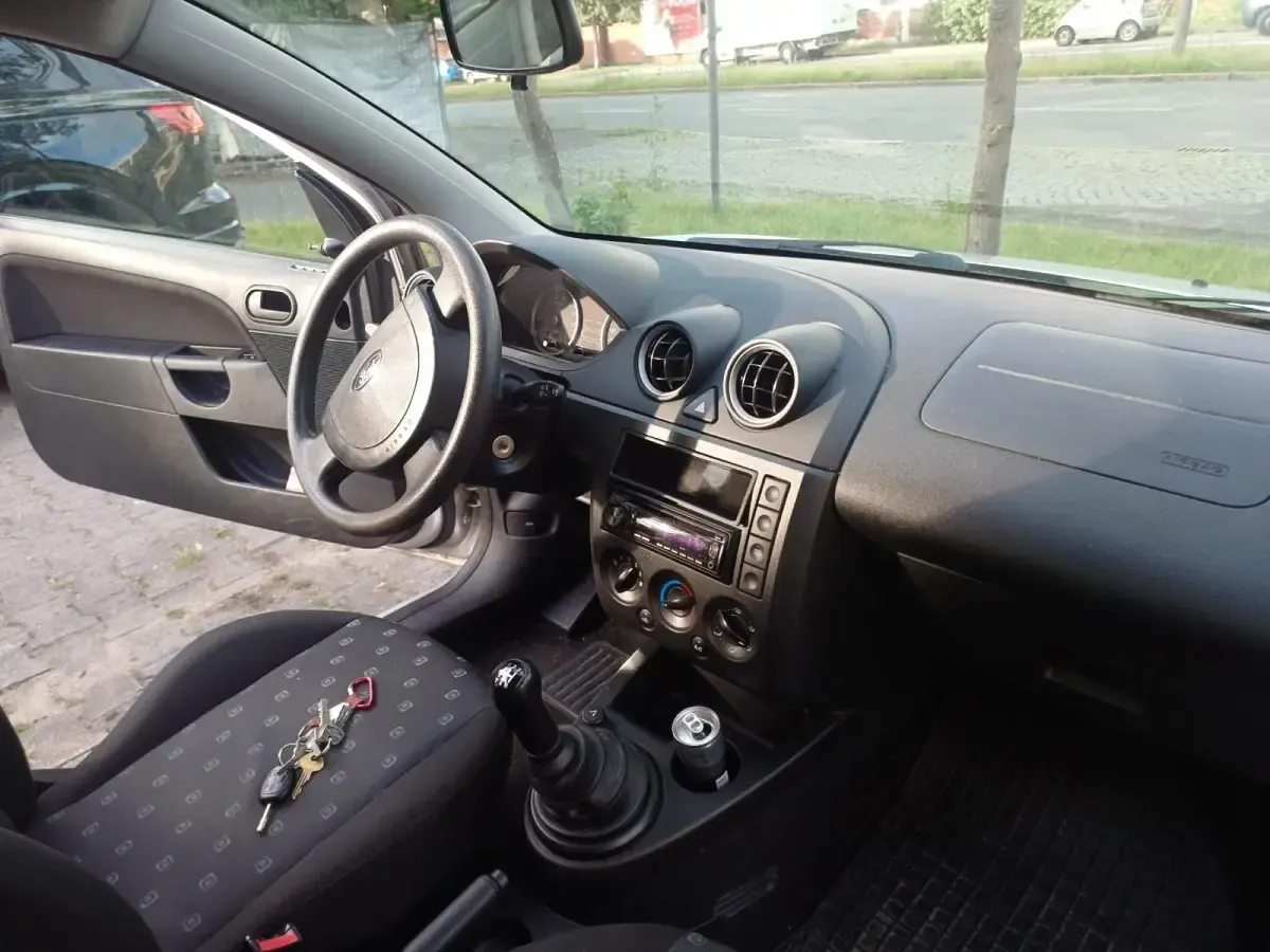Gebraucht Ford Fiesta 59 PS (43 kW) 2005 Grau Kleinwagen