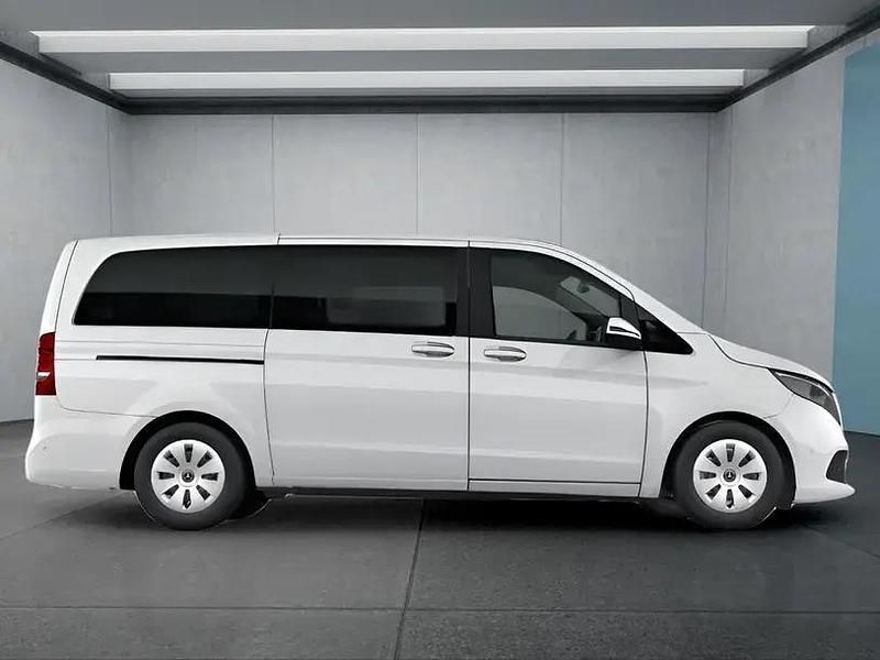 Gebraucht Mercedes V220 163 PS (119 kW) 2022 Weiß Van / Kleinbus