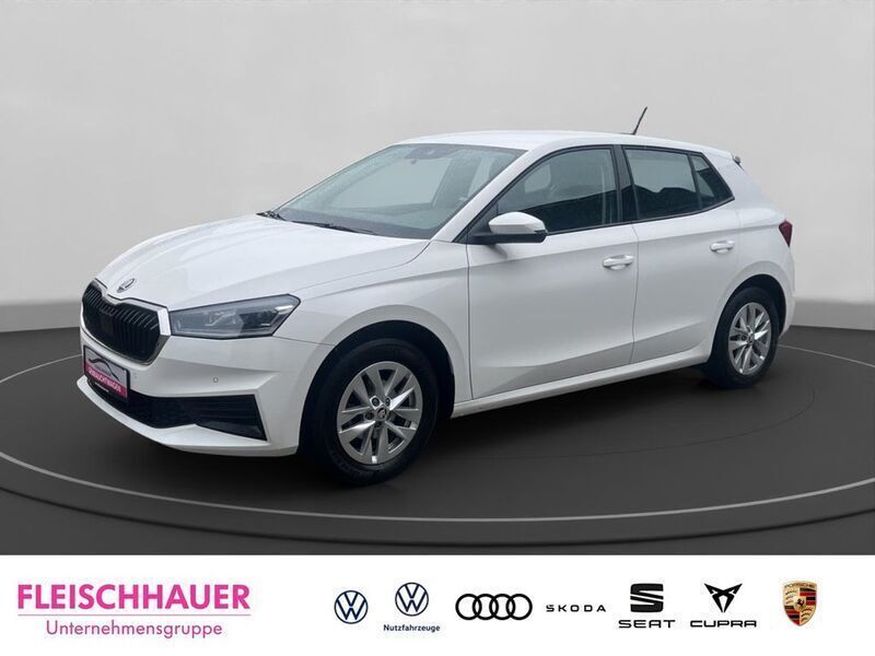 Weiss Gebraucht 2022 Skoda Fabia Ambition Limousine | 13.290 € (Etwas zu teuer) - Bild 1/4