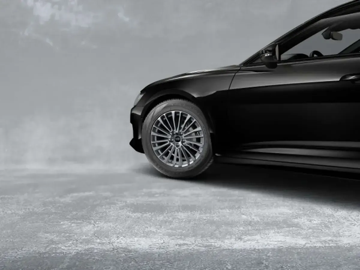 Gebraucht Audi A6 Advanced 204 PS (150 kW) 2024 Mythosschwarz metallic Kombi