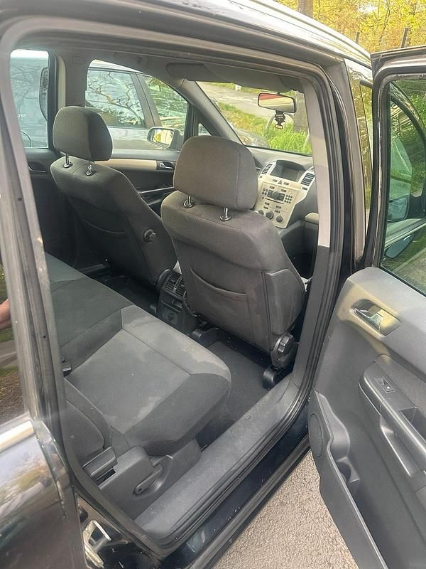 Gebraucht Opel Zafira 105 PS (77 kW) 2008 Schwarz Van / Kleinbus