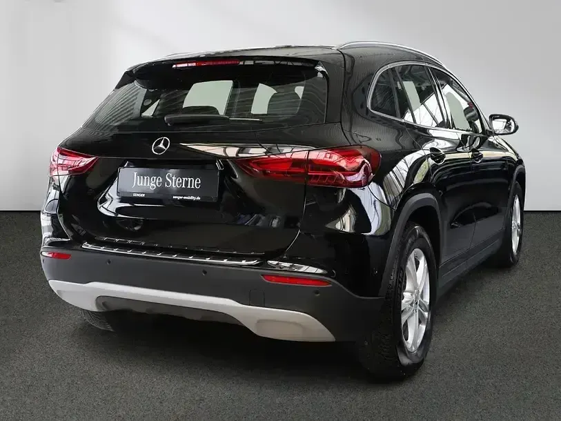 Gebraucht Mercedes GLA200 163 PS (119 kW) 2024 Unilack nachtschwarz SUV