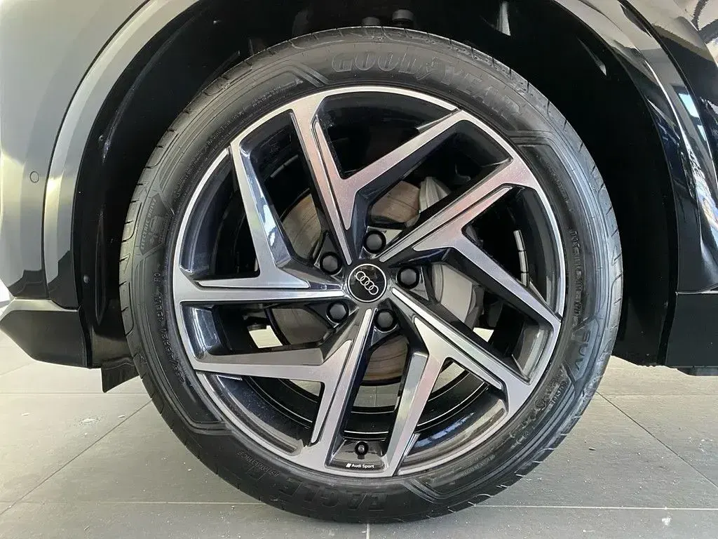Gebraucht Audi Q6 e-tron Business 314 kW (428 PS) 2026 Mythosschwarz metallic SUV