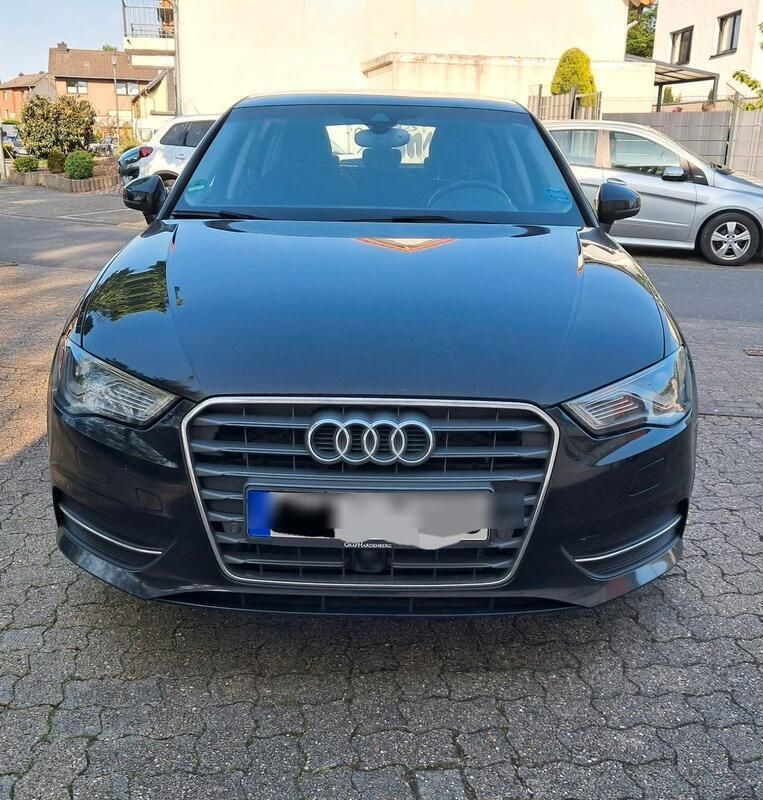 Schwarz Gebraucht 2015 Audi A3 Sportback Attraction Kombi | 11.500 € (Guter Preis) - Bild 1/4