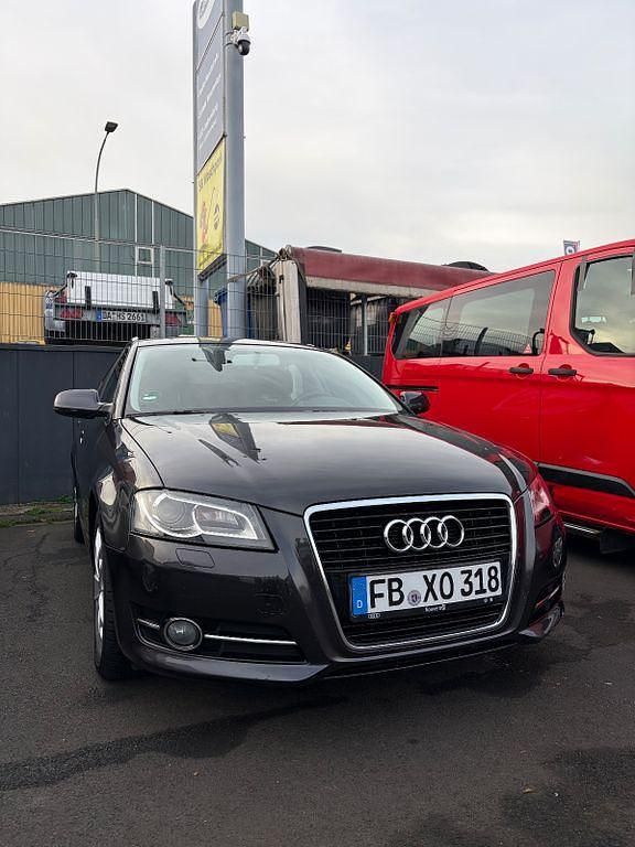 Grau Gebraucht 2011 Audi A3 Attraction Limousine | 7.000 € (Fairer Preis) - Bild 1/4