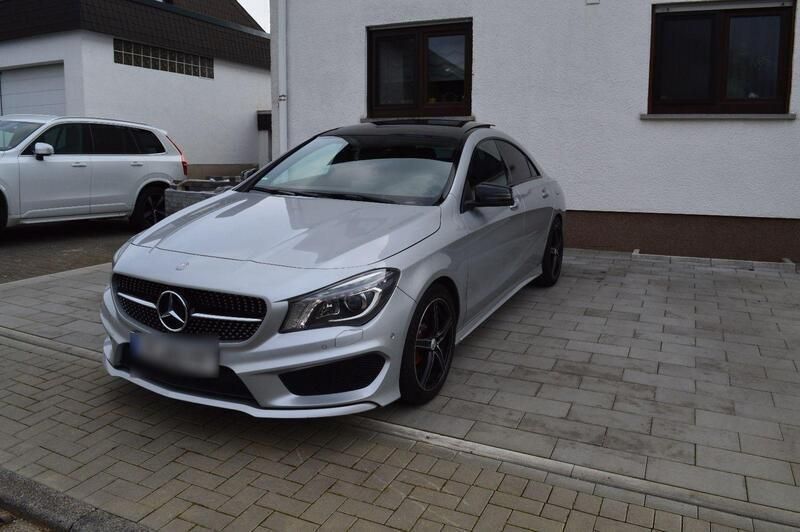 Silber Gebraucht 2013 Mercedes CLA250 AMG line Limousine | 18.499 € (Teuer) - Bild 1/4