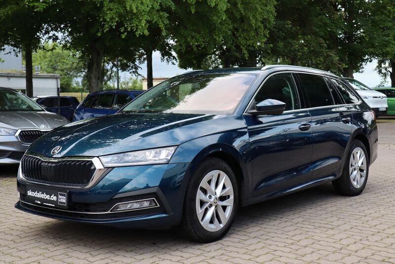 Lavablau metallic Gebraucht 2021 Skoda Octavia First Edition Kombi | 24.944 € (Fairer Preis) - Bild 1/4