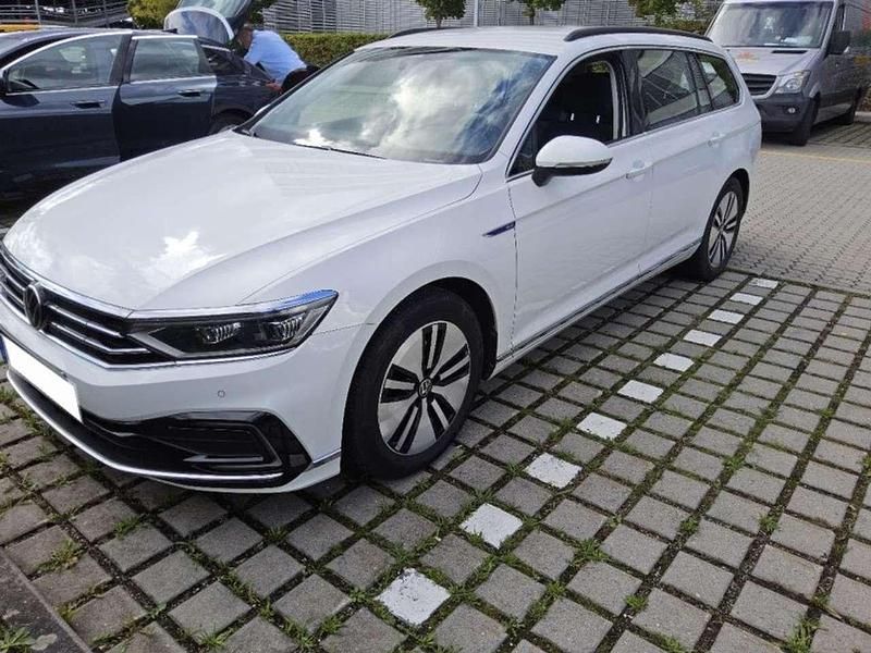 Weiß Gebraucht 2021 VW Passat GTE Kombi | 17.340 € (Fairer Preis) - Bild 1/3