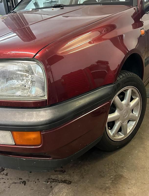 Rot Gebraucht 1994 VW Golf III Kleinwagen | 1.590 € - Bild 1/4