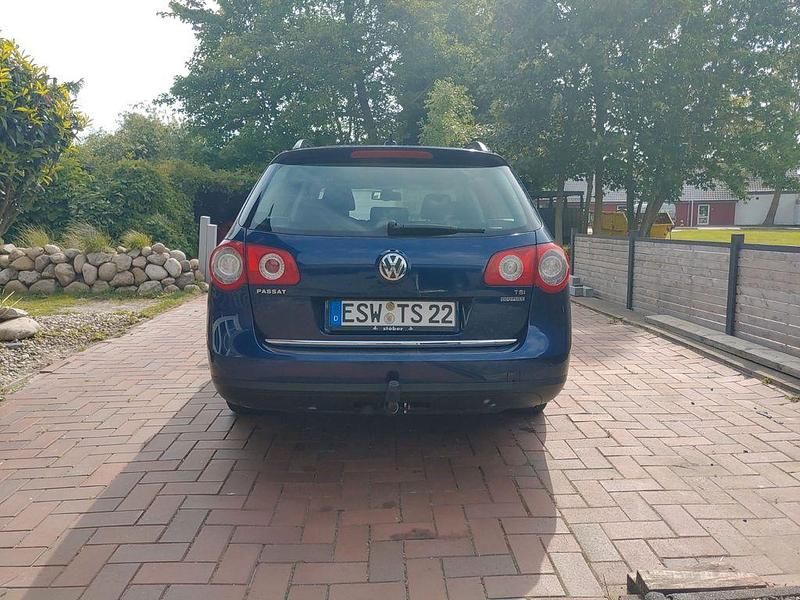 Blau Gebraucht 2010 VW Passat Comfortline Kombi | 2.499 € (Fairer Preis) - Bild 1/4