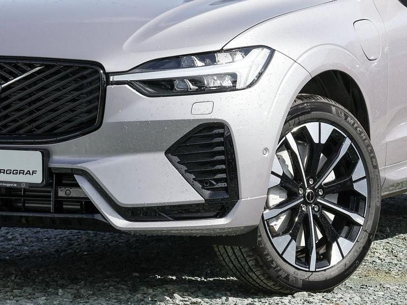 Nowe Volvo XC60 Plus 310 KM (228 kW) 2026 Srebrny SUV