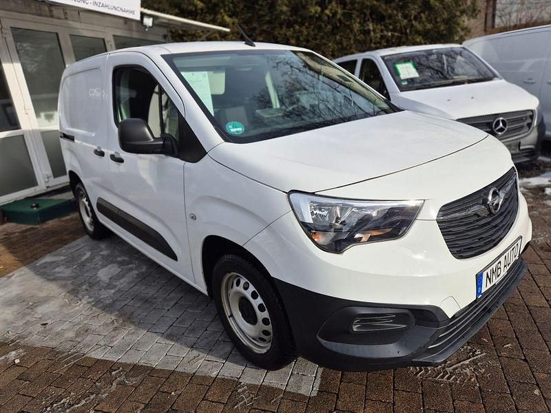 Gebraucht Opel Combo Selection 110 PS (80 kW) 2020 Weiß Van / Kleinbus