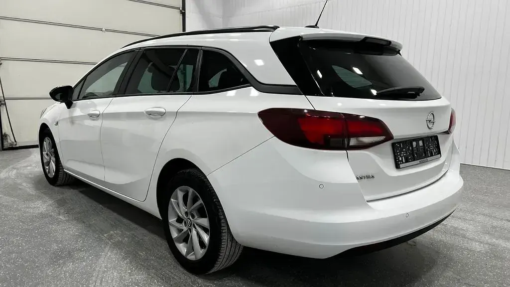 Używany Opel Astra 105 KM (77 kW) 2021 Biały Kombi
