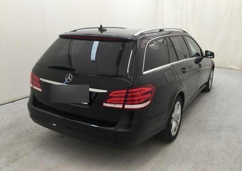 Second-hand Mercedes E250 204 CP (150 kW) 2014 Negru Berlinǎ