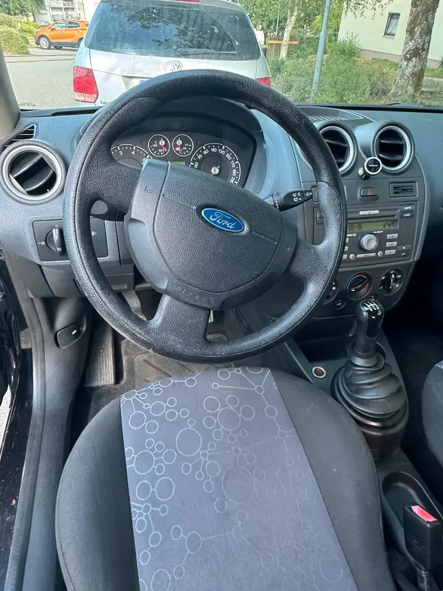 Gebraucht Ford Fiesta 70 PS (51 kW) 2006 Schwarz Kleinwagen