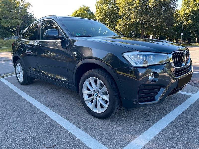 Grau Gebraucht 2016 BMW X4 Advantage SUV | 21.900 € (Guter Preis) - Bild 1/4