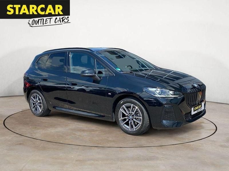 Black sapphire metallic Gebraucht 2023 BMW 220 Active Tourer M Sport Van / Kleinbus | 27.770 € (Guter Preis) - Bild 1/4