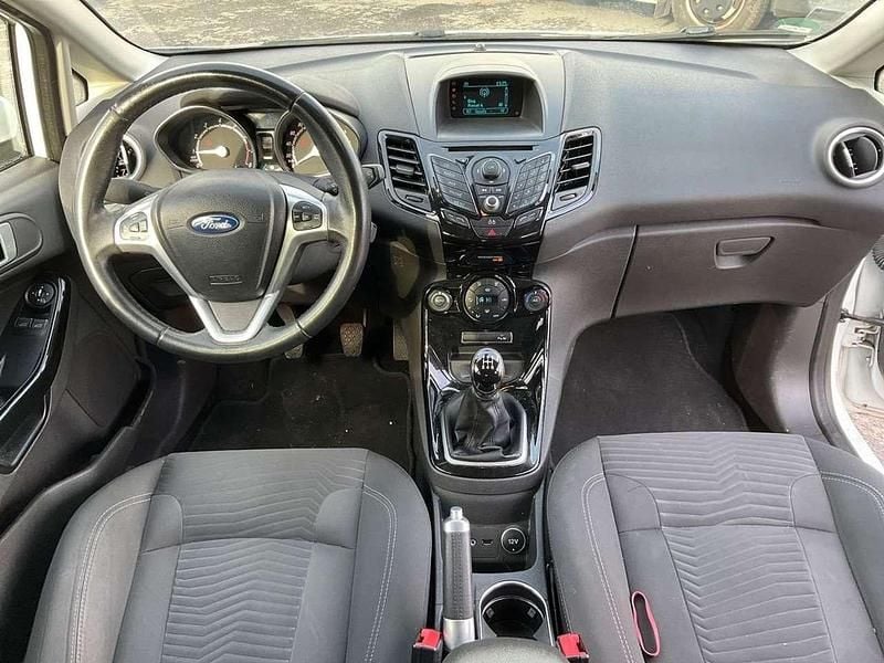 Weiß Gebraucht 2013 Ford Fiesta Titanium Kleinwagen | 4.200 € (Guter Preis) - Bild 1/4