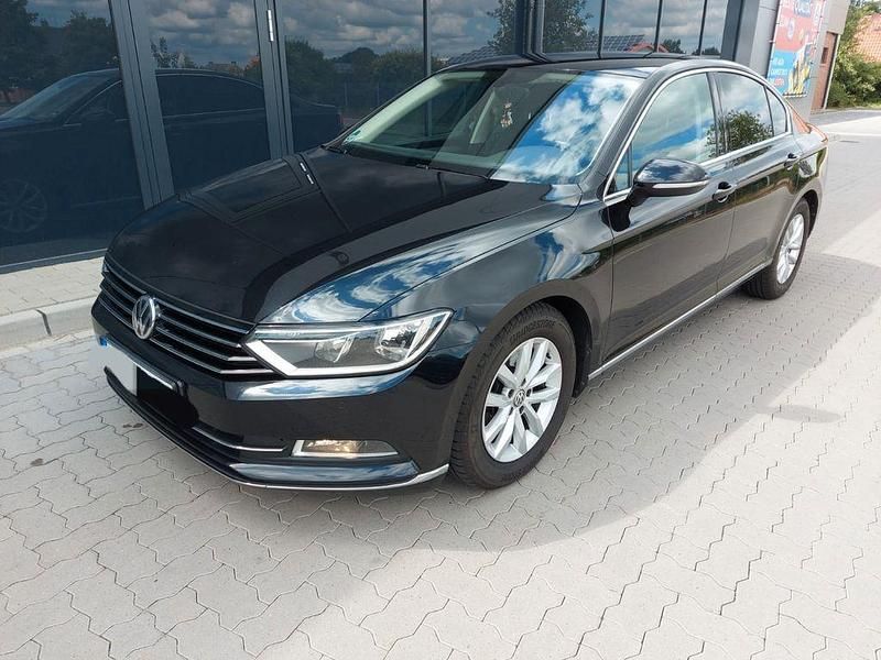 Schwarz Gebraucht 2017 VW Passat Comfortline Limousine | 13.800 € (Guter Preis) - Bild 1/4