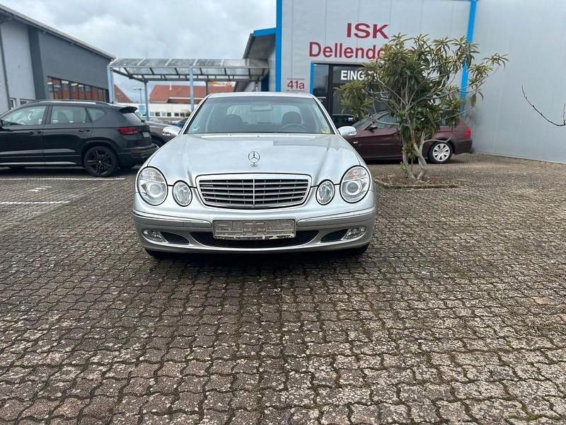 Gebraucht Mercedes E240 Classic 177 PS (130 kW) 2003 Silber Limousine