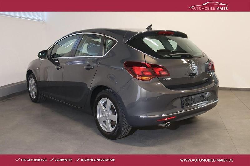 Gebraucht Opel Astra Exklusiv 165 PS (121 kW) 2015 Plat.anthr./rogrey/0j:silbergr Limousine