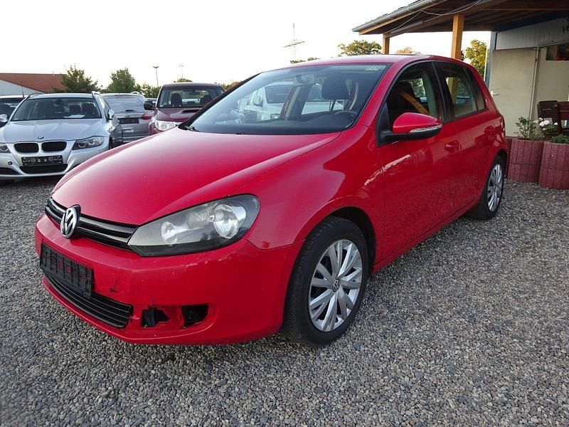 Rot Gebraucht 2009 VW Golf VI Trendline Limousine | 2.200 € (Superpreis) - Bild 1/4