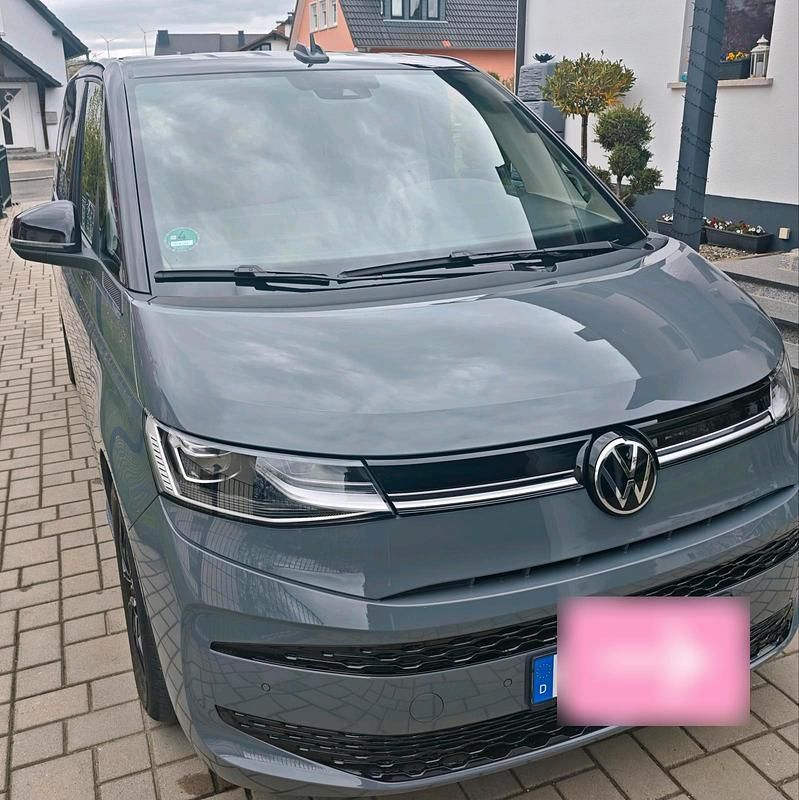 Gebraucht VW Multivan Edition 150 PS (110 kW) 2024 Grau Van / Kleinbus