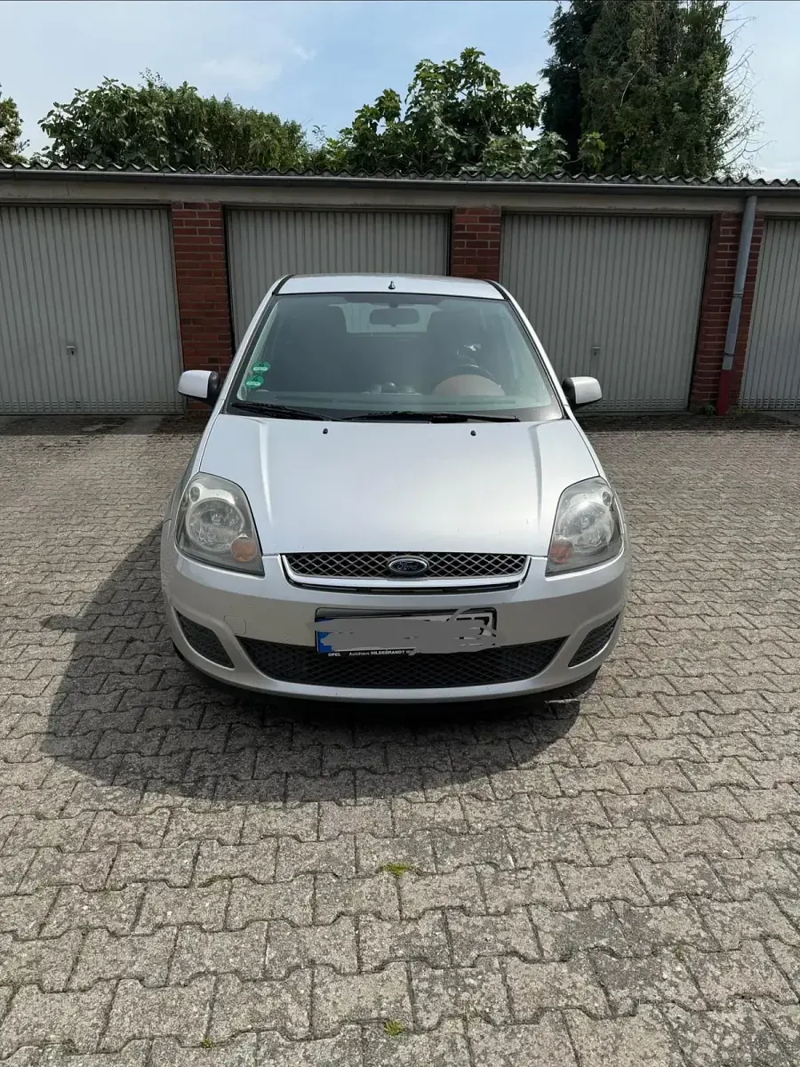 Używany Ford Fiesta 70 KM (51 kW) 2007 Szary Hatchback