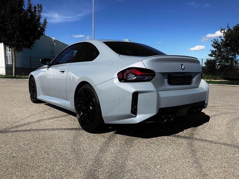 Grau Gebraucht 2023 BMW M2 Performance Coupé | 63.999 € (Fairer Preis) - Bild 1/4