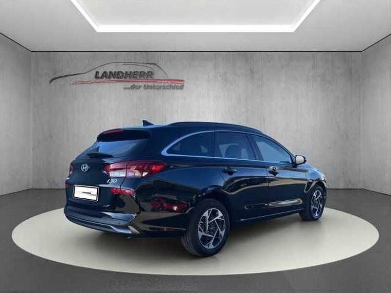 Neu Hyundai i30 140 PS (102 kW) 2025 Abyss black Kombi
