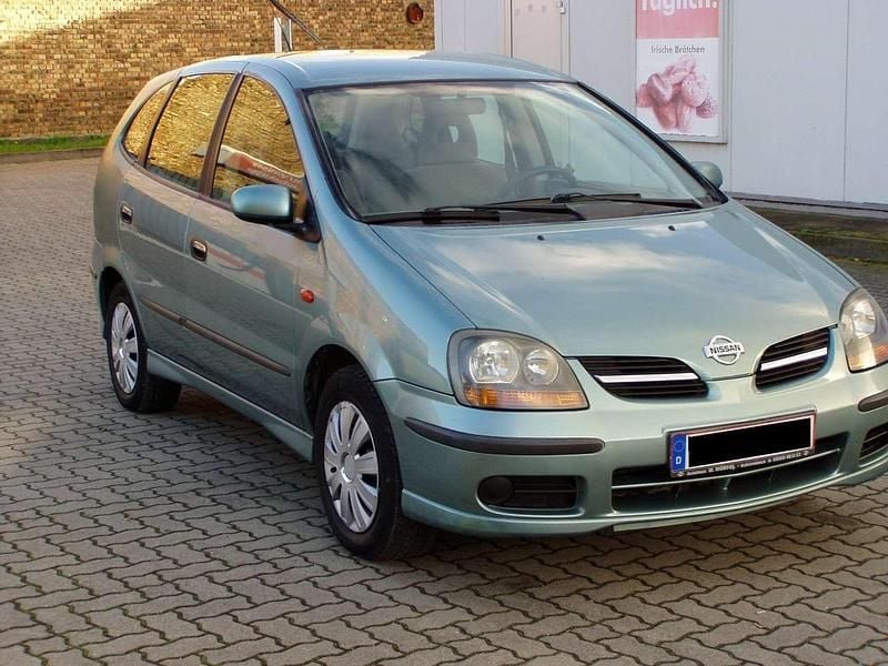Grün Gebraucht 2002 Nissan Almera Tino Comfort Van / Kleinbus | 3.000 € (Teuer) - Bild 1/4