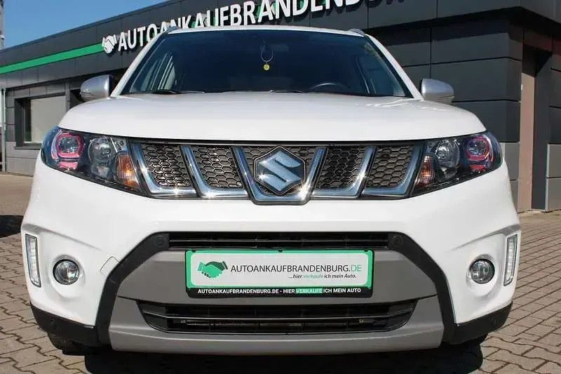 Używany Suzuki Vitara Comfort 140 KM (102 kW) 2017 Biały SUV