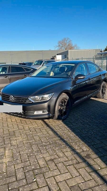 Schwarz Gebraucht 2018 VW Passat Limousine | 12.900 € (Superpreis) - Bild 1/4