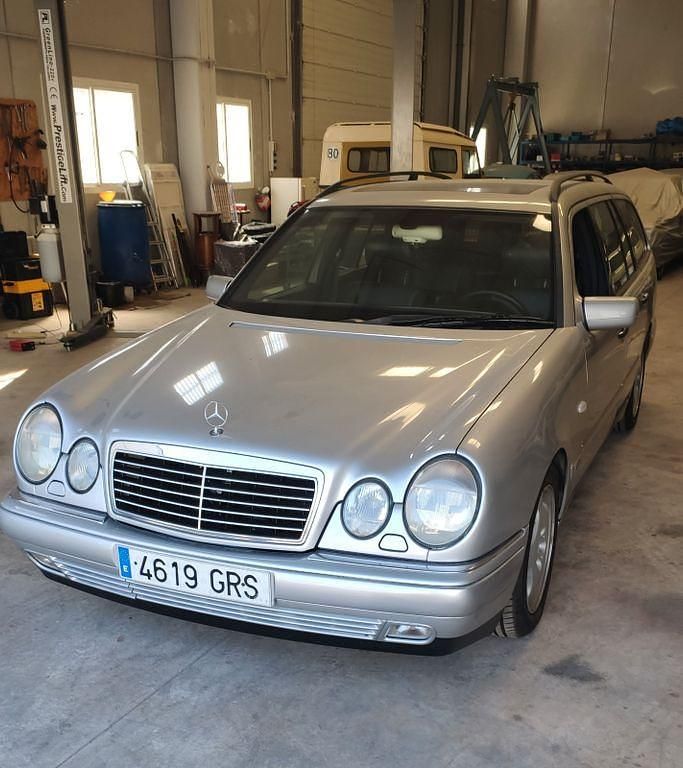 Gebraucht Mercedes E420 279 PS (205 kW) 1996 Silber Limousine
