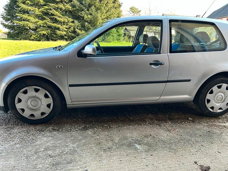 Gebraucht VW Golf IV 105 PS (77 kW) 2001 Silber Kleinwagen