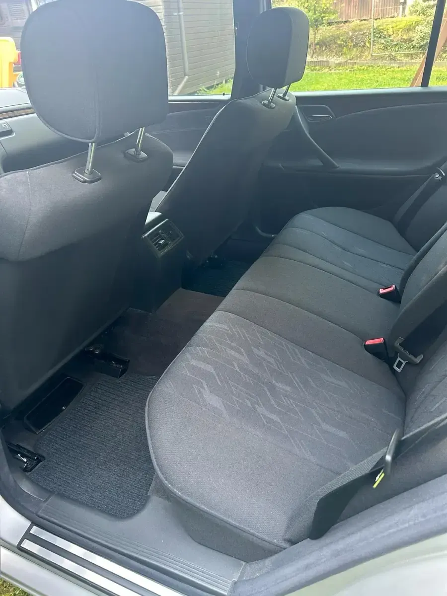 Gebraucht Mercedes E200 186 PS (136 kW) 2000 Silber Limousine