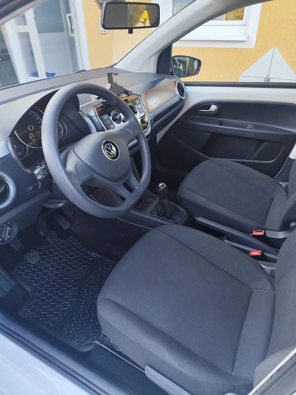 Second-hand VW up! 65 CP (47 kW) 2021 Alb Hatchback