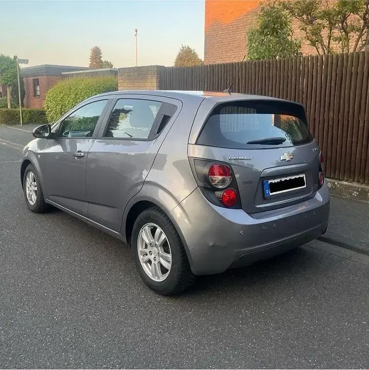 Gebraucht Chevrolet Aveo 95 PS (69 kW) 2012 Grau Kleinwagen