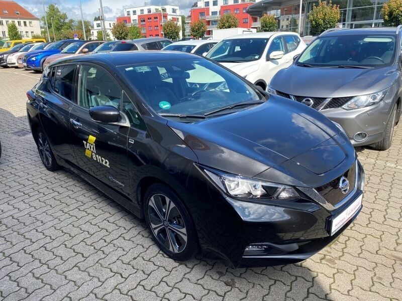 Gebraucht Nissan Leaf Tekna 110 kW (150 PS) 2020 M) (schwarz Kleinwagen