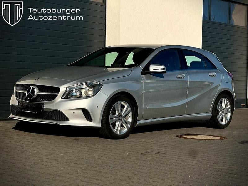 Gebraucht Mercedes A180 122 PS (89 kW) 2016 Silber Kleinwagen
