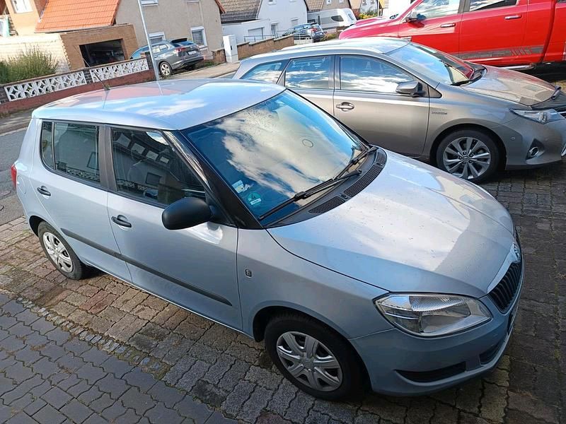 Silber Gebraucht 2010 Skoda Fabia Kleinwagen | 1.750 € (Guter Preis) - Bild 1/4