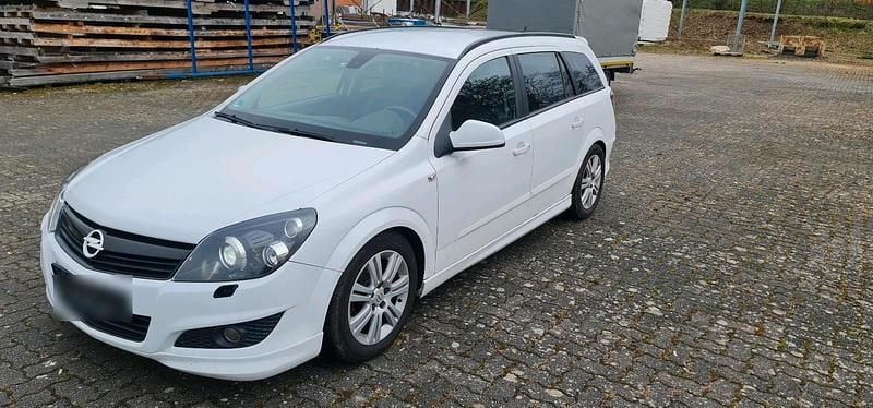 Gebraucht Opel Astra 150 PS (110 kW) 2010 Weiß Kombi