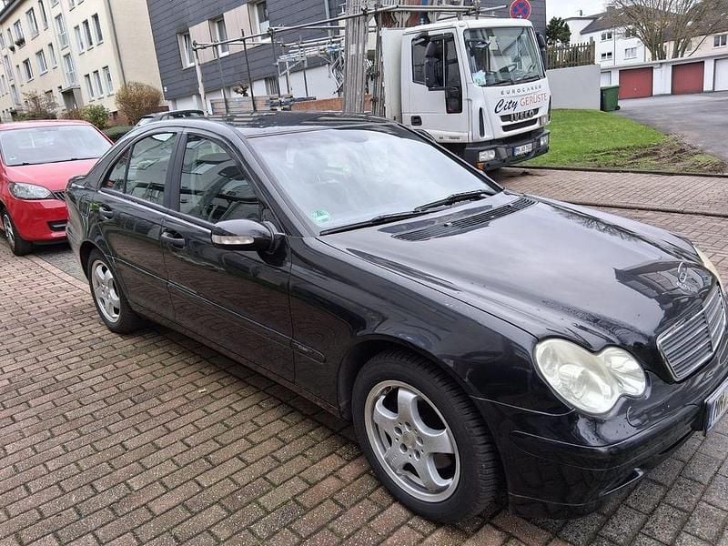 Schwarz Gebraucht 2004 Mercedes C180 Classic Limousine | 5.300 € (Etwas zu teuer) - Bild 1/4